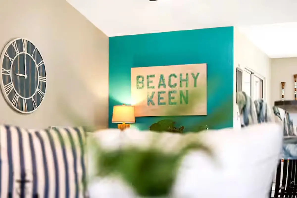 Beachy Keen sign and coastal decor