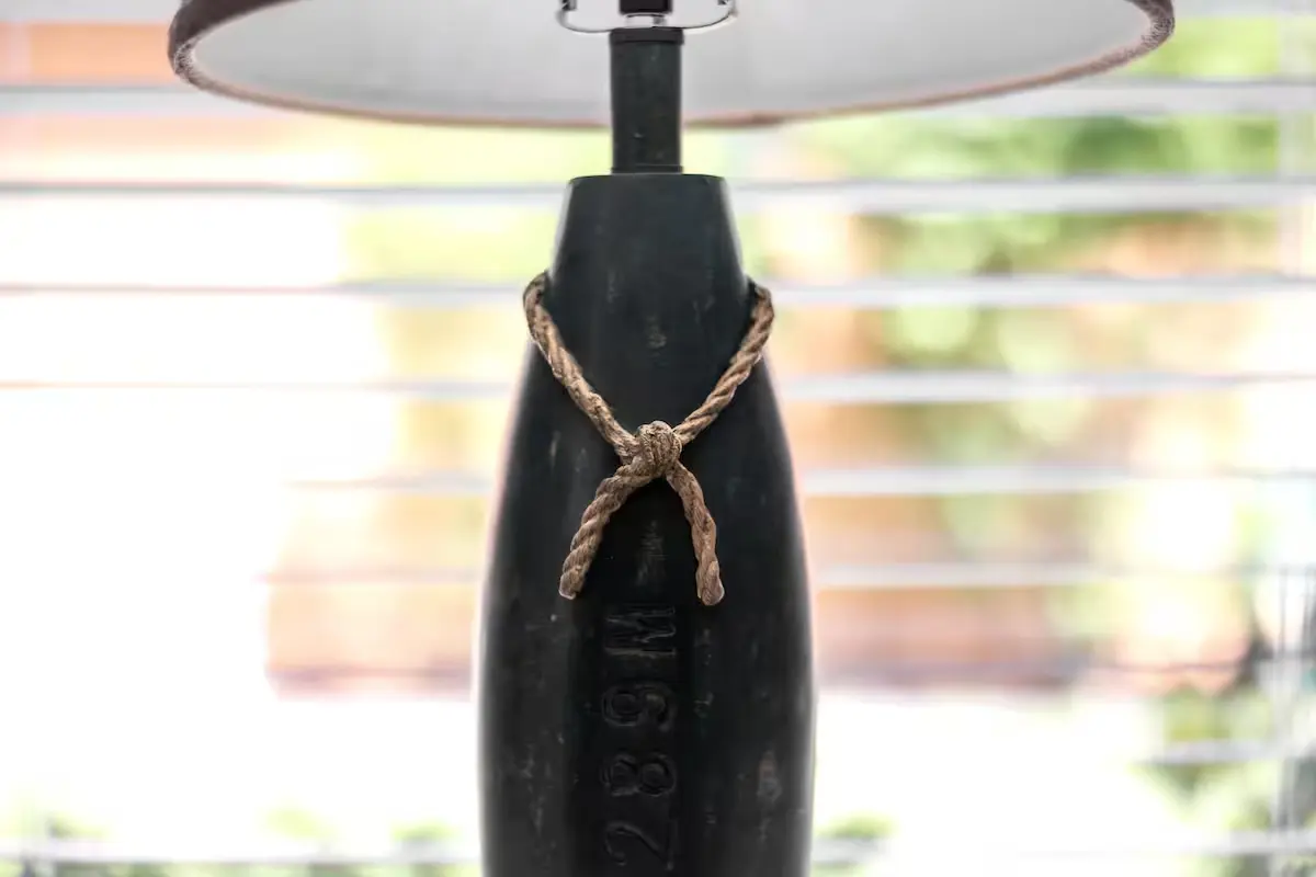 Rope lamp detail